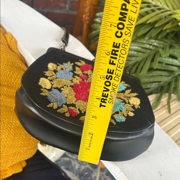 Vintage Floral Embroidered Tapestry Black Crossbody Bag - Picture 8 of 12